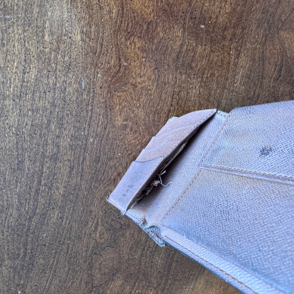 LV Wallet - Picture 12 of 13